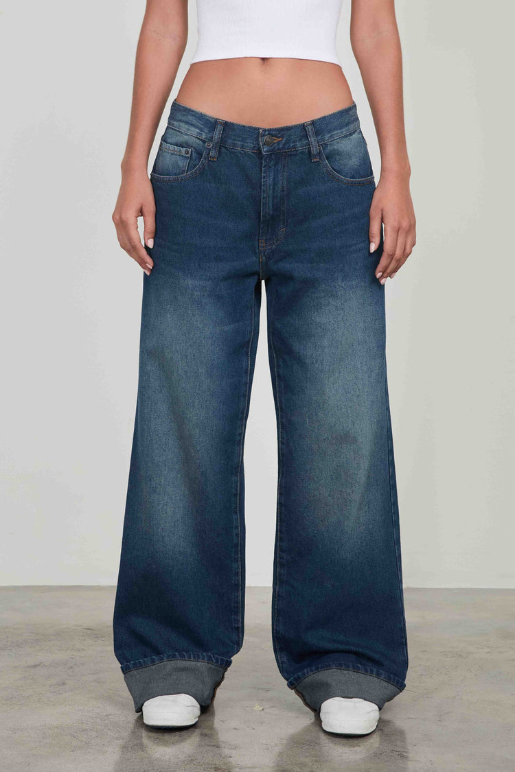 ROOMY JEANS.