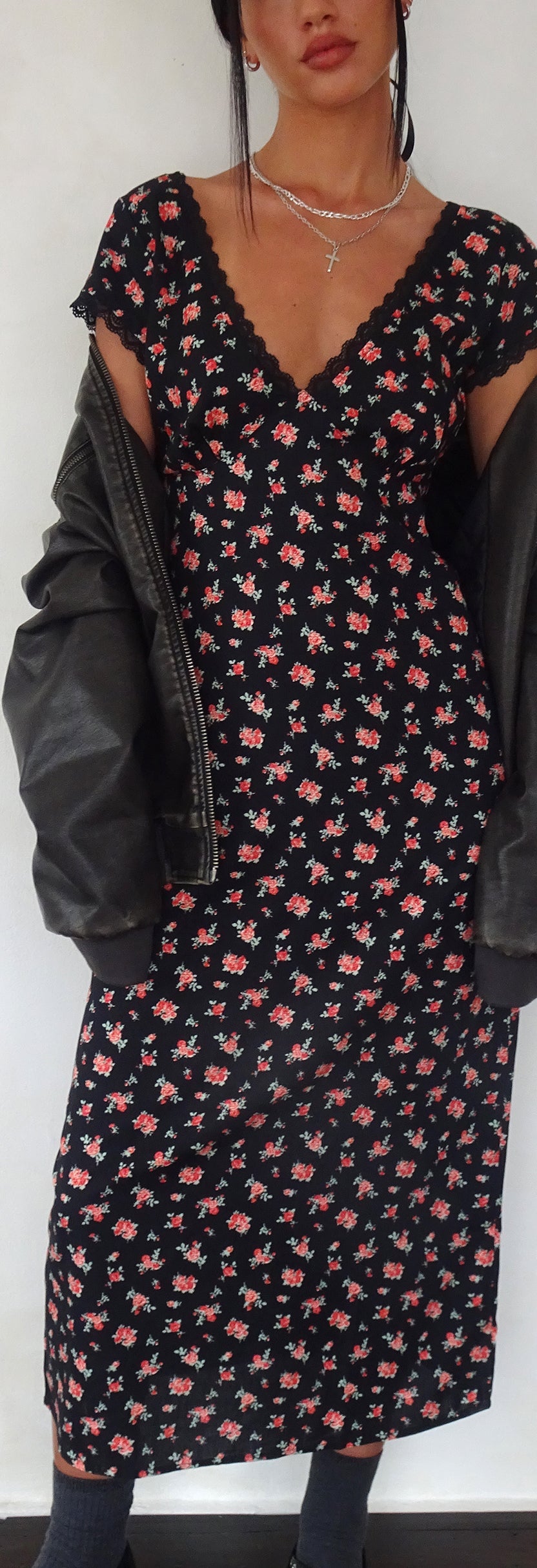 NWT Urban Women's Outfitters x Motel Rocks Bahata Floral Midi Dress – Black Rose Print – XXS