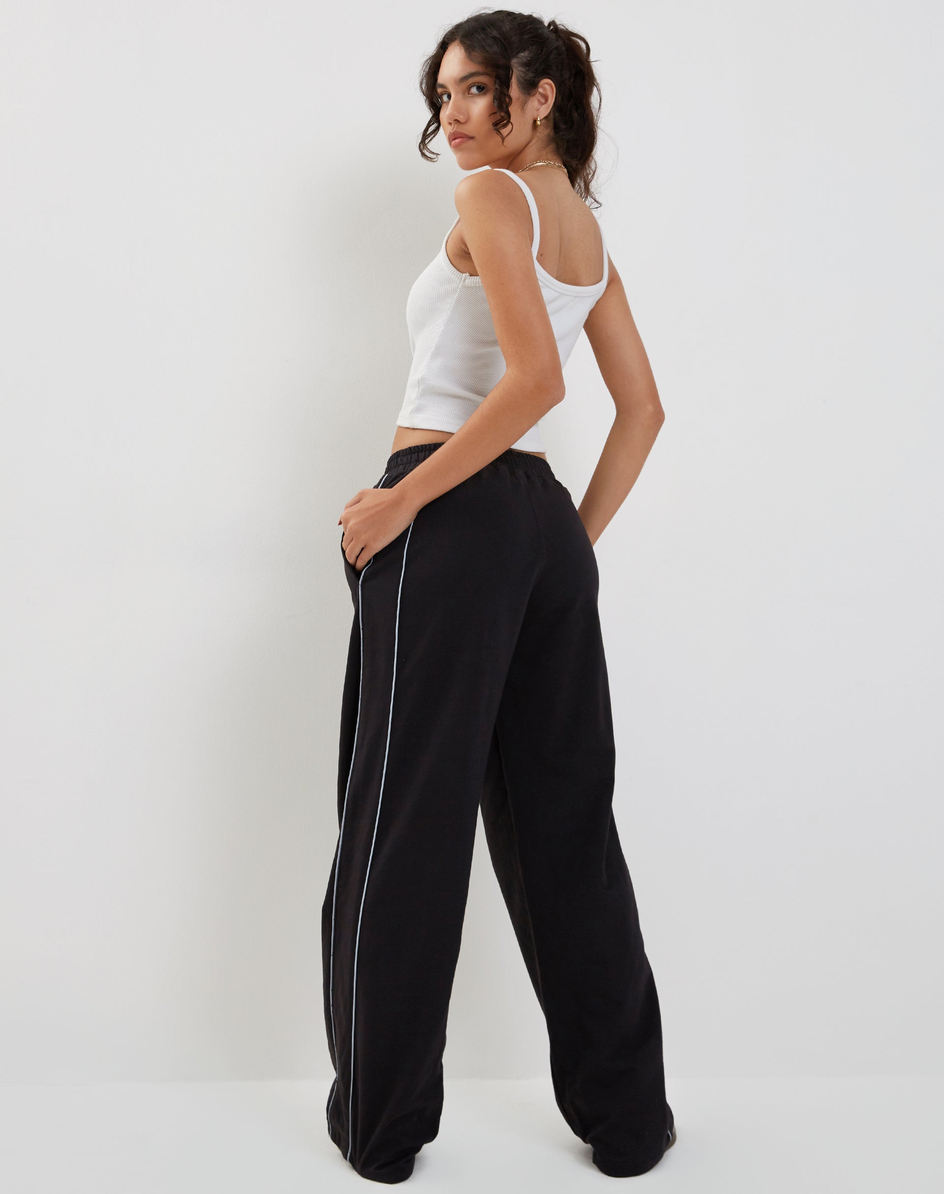 Wide leg shop jogging trousers