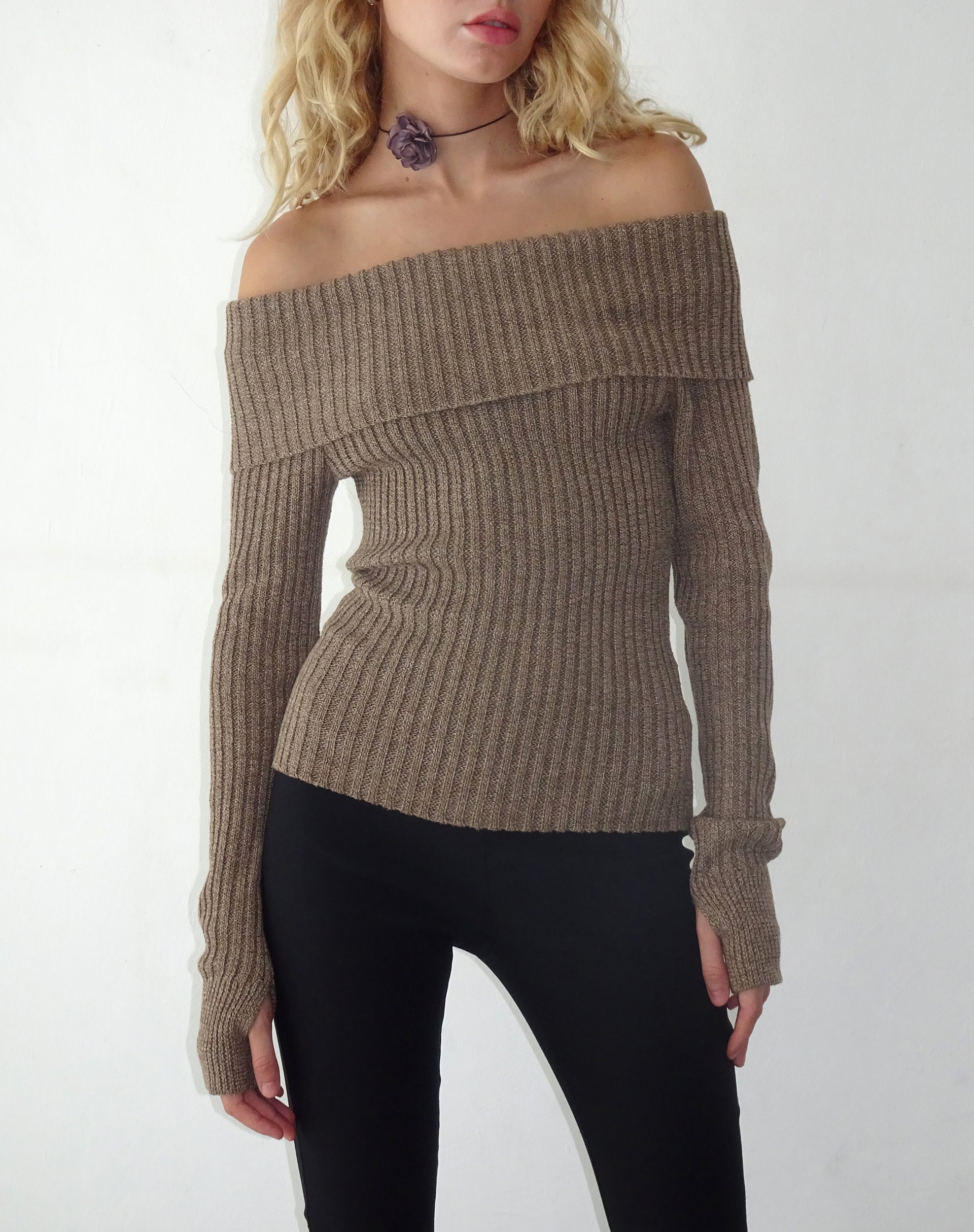 Hollister off the top shoulder jumper