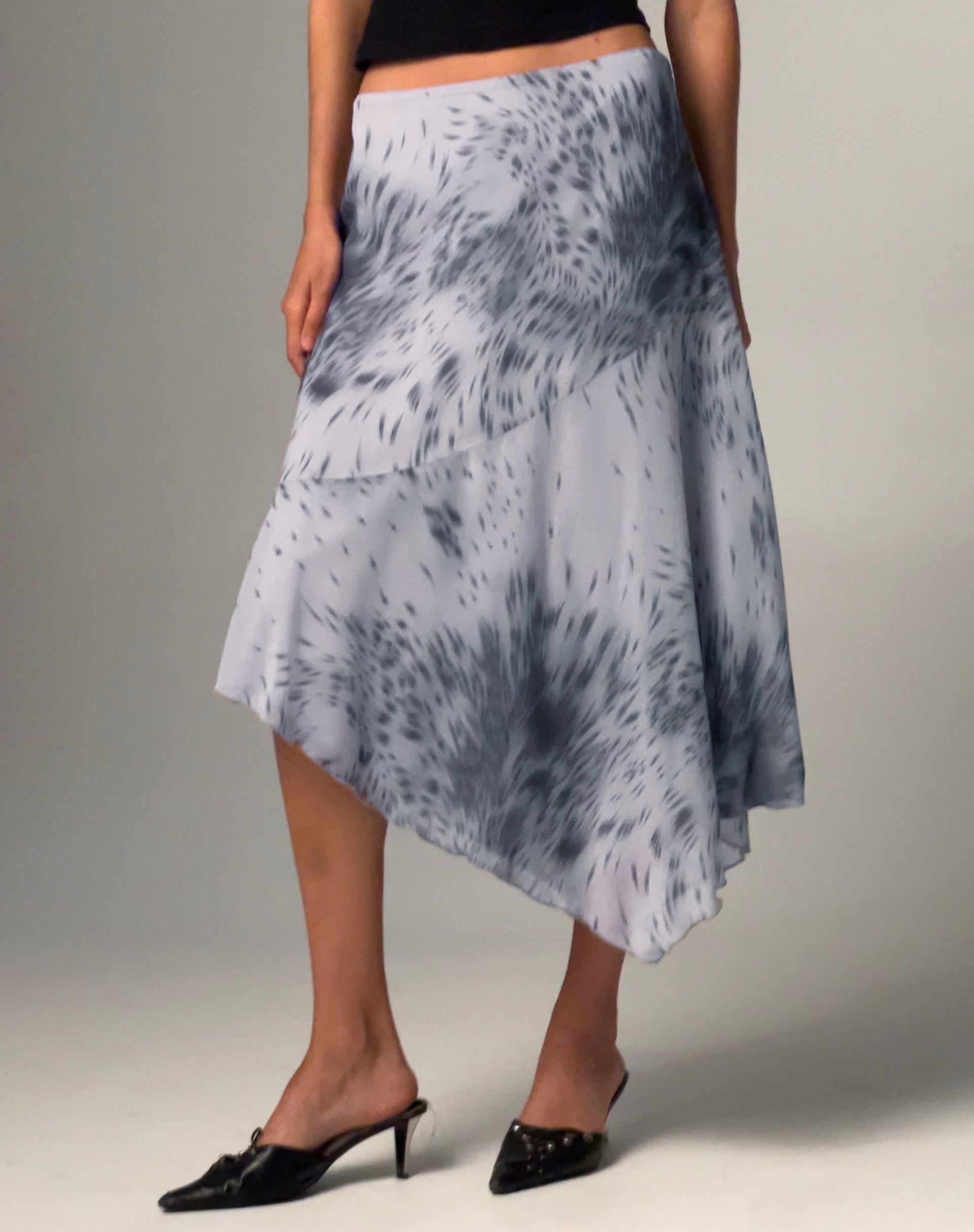 Image of Cinta Low Rise Midi Skirt in Distorted Animal Print