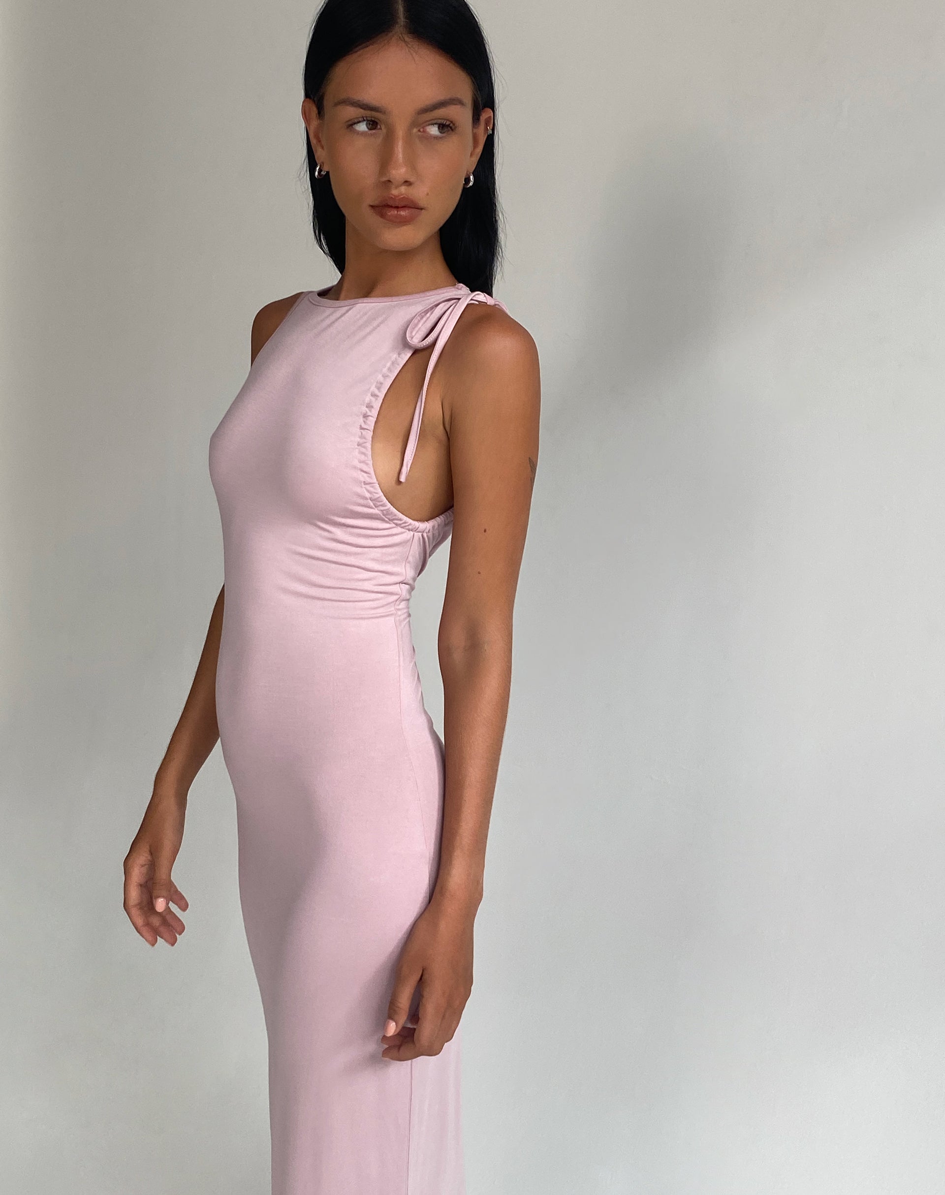 Leane Sleeveless Light Pink Dress with High Neck and Sequins - Blini  Fashion House Cut in Chest Cut Out High Neck – Blini Fashion House