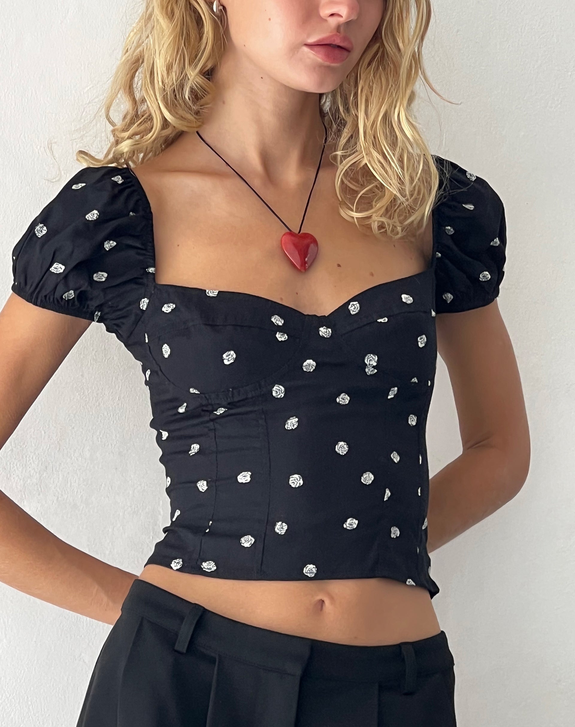 Image of Leify Sweetheart Top in Ditsy Rose Black