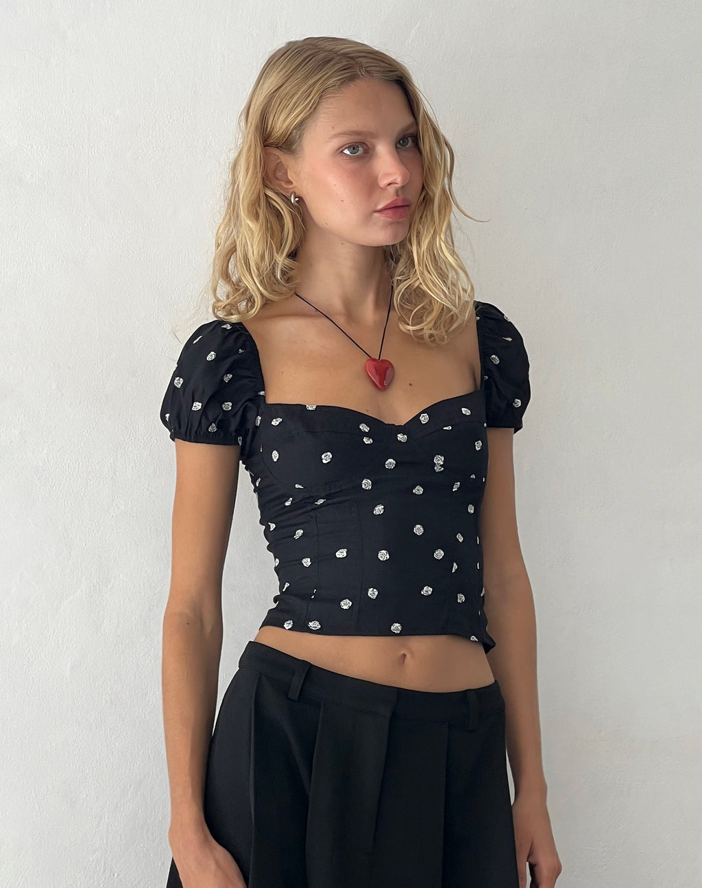 Leify Sweetheart Top in Ditsy Rose Black