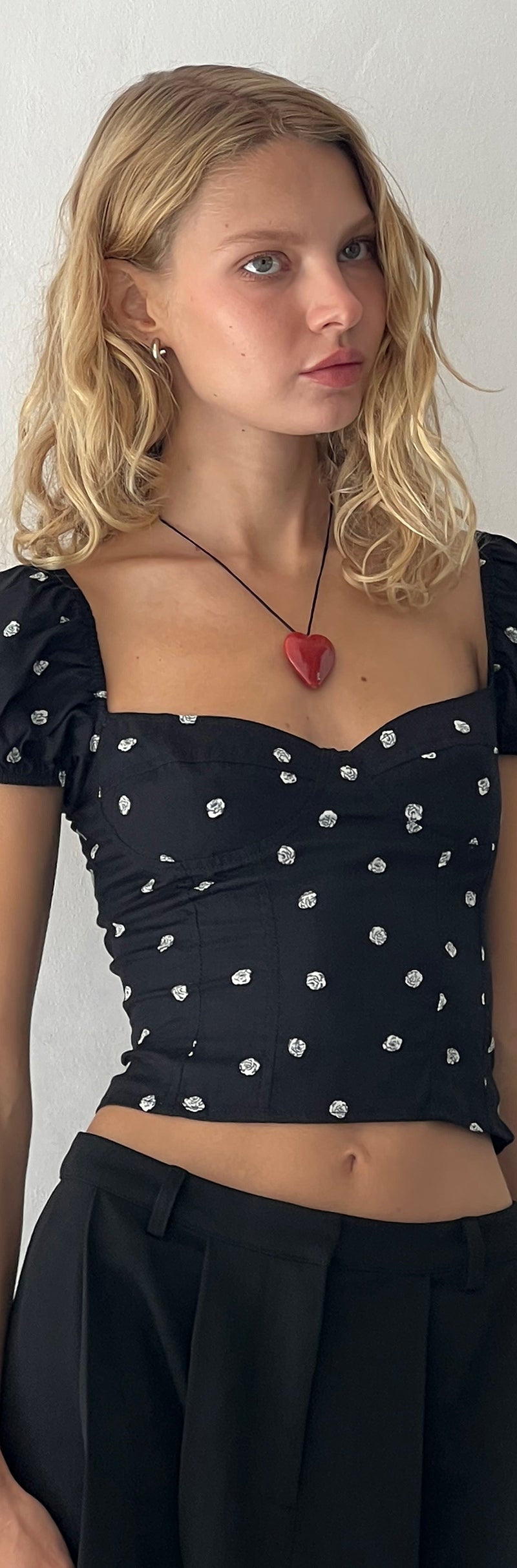 Ditsy Rose Black Sweetheart Top | Leify – motelrocks-com-us