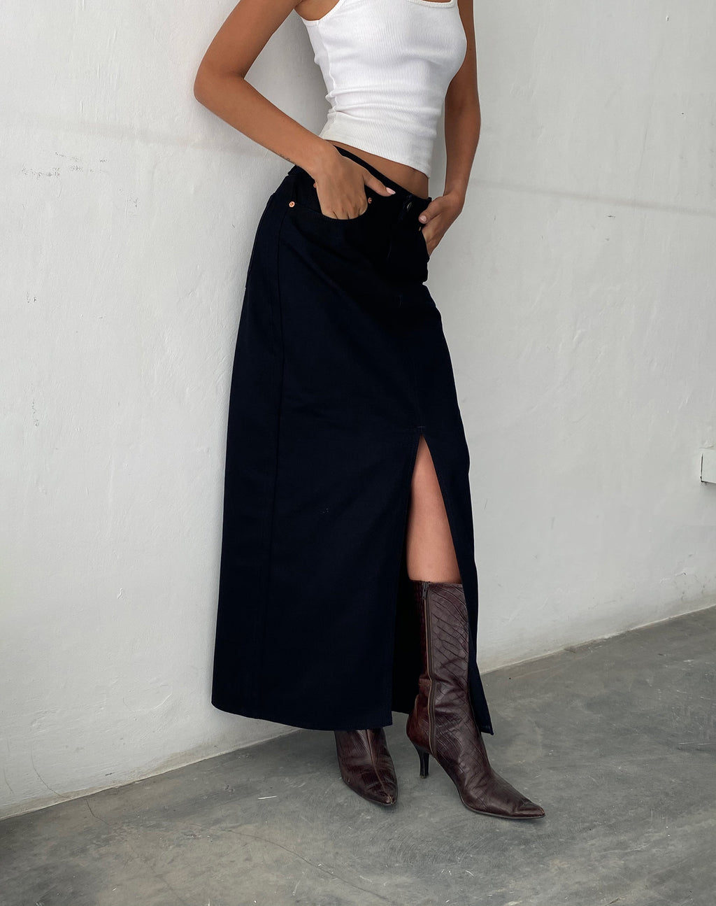 Low Rise Denim Maxi Skirt in Rinse Black