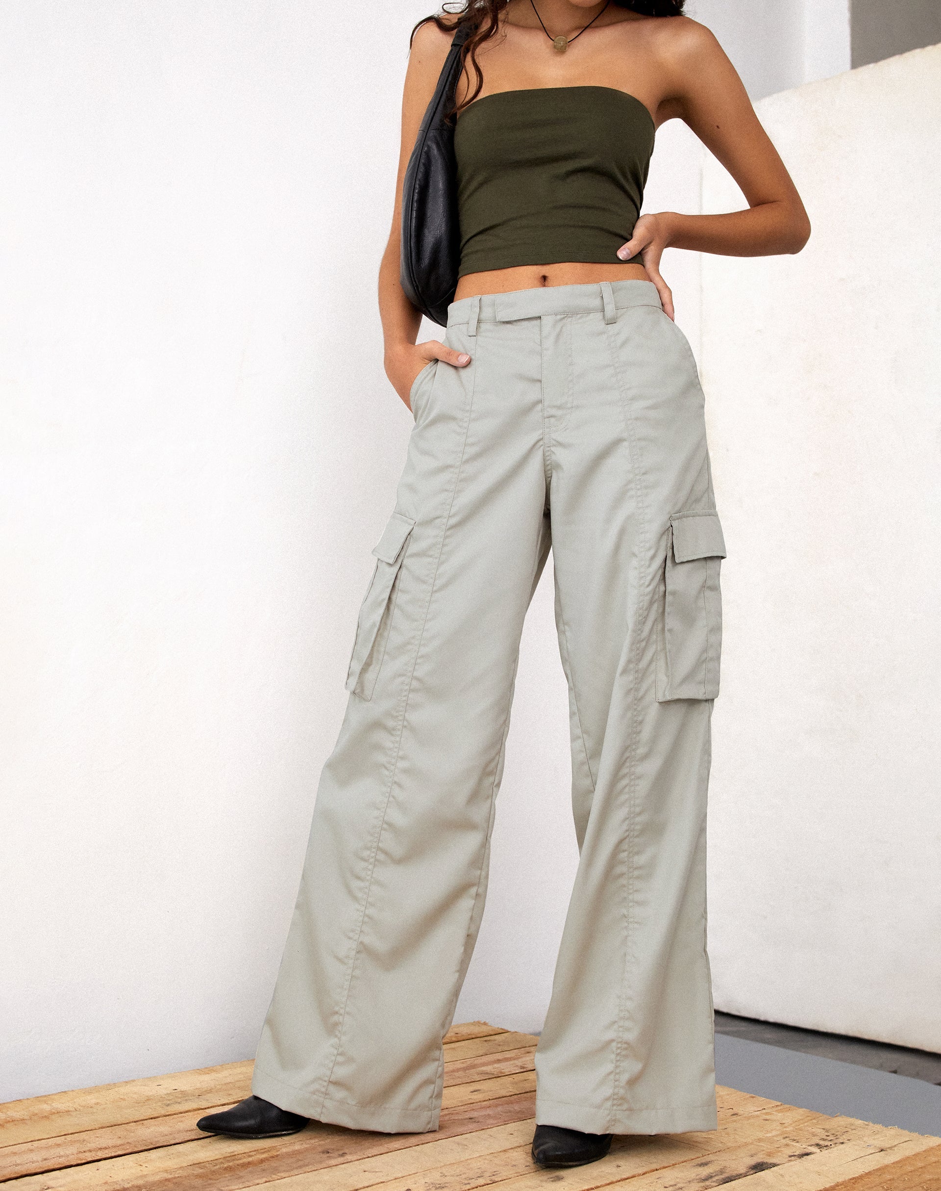 Amazon.com: Pants Baggy Cargo Pants for Women Adjustable Loose Fit Straight  Leg Cargo Trousers Lightweight Solid Pants with Pockets Cargo Pants Women  Baggy : Clothing, Shoes & Jewelry