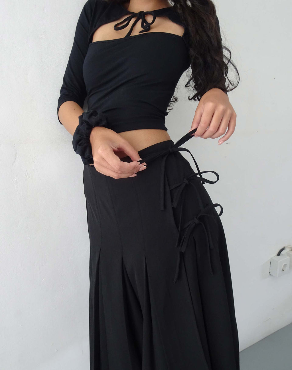 Madelyn Pleated Midi Skirt in Black