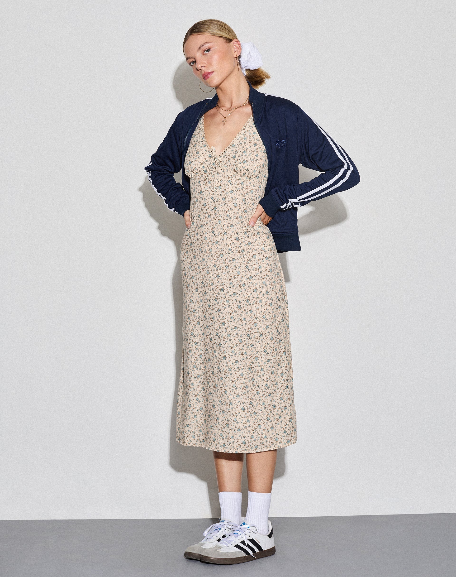 lavisha midi dress in antique blue and ivory floral Motel Floral Print Midi Dress