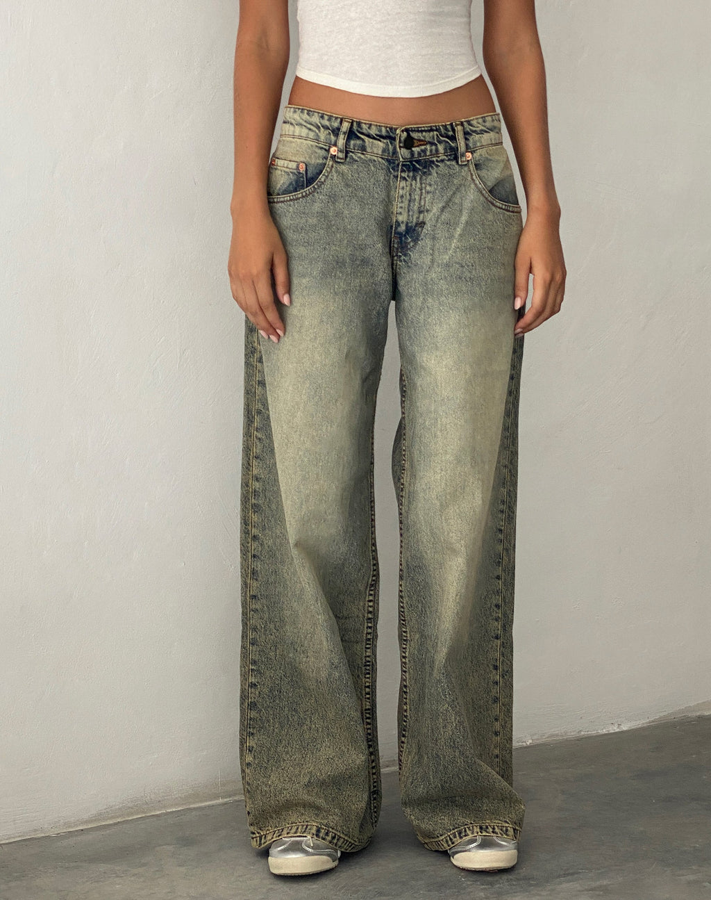 Roomy Extra Wide Low Rise Jeans in Sand Wash Blue