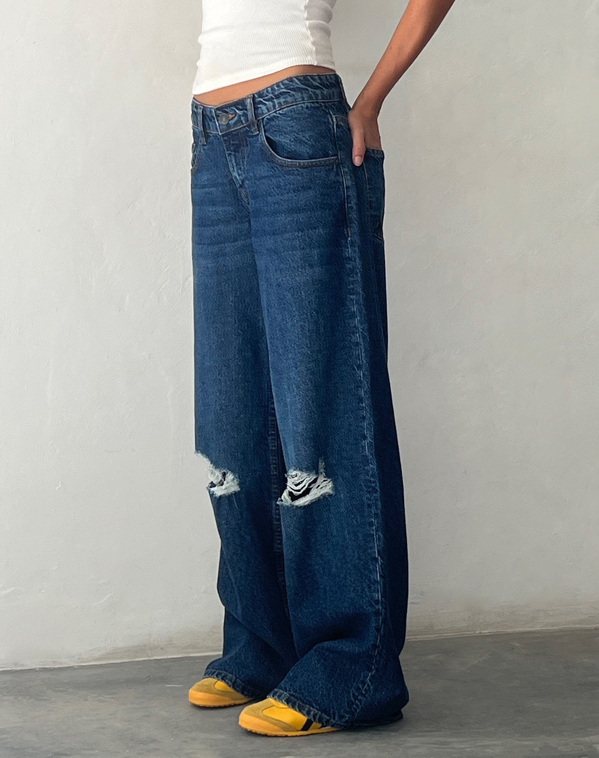 Roomy Extra Wide Low Rise Jeans in Mid Blue Used –