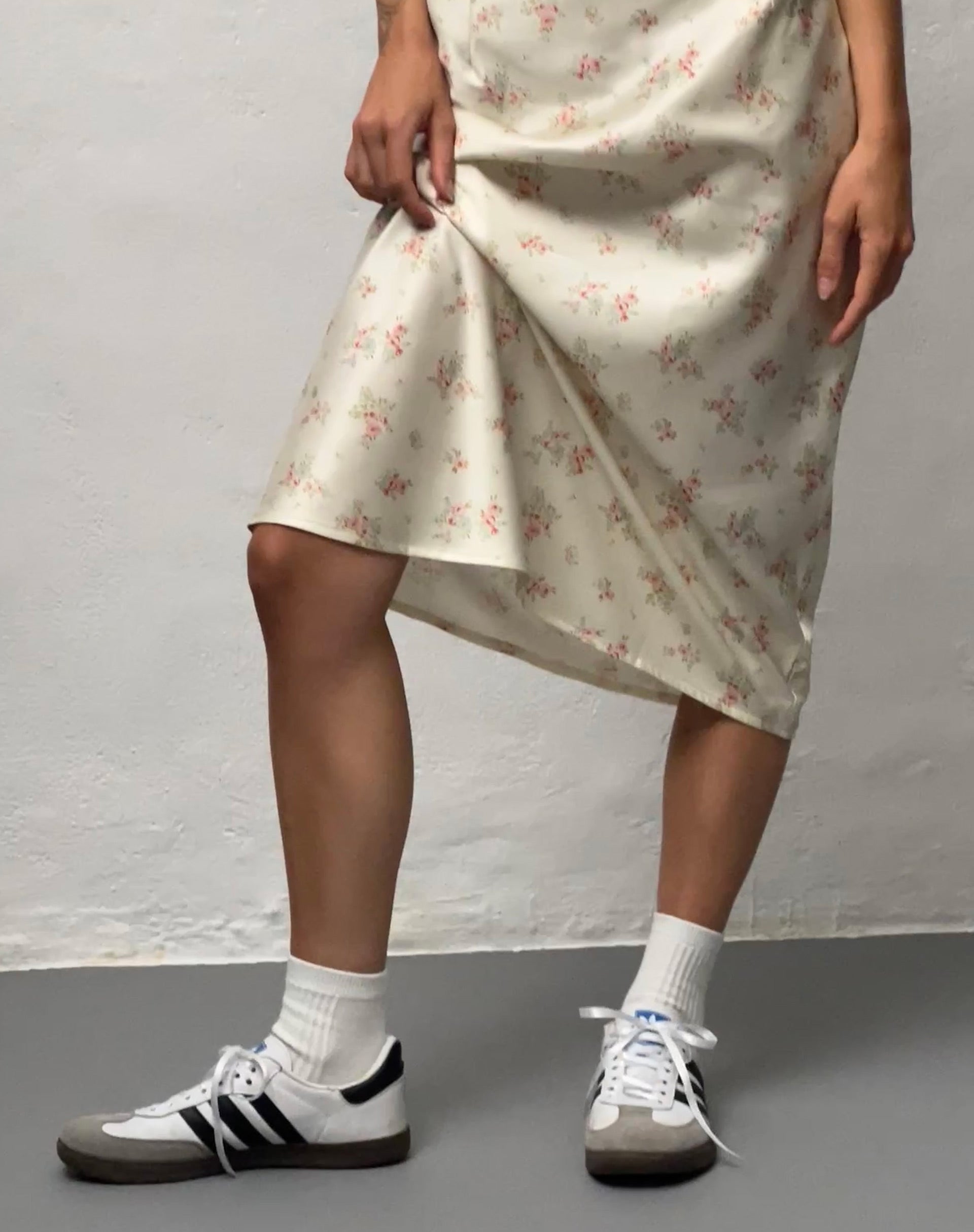 Satin midi shop skirt 90s