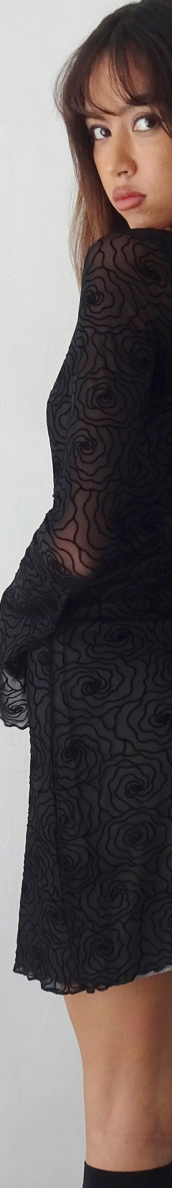 Sevila Langärmeliges Minikleid aus Mesh Schwarz Abstrakter Blumenflock