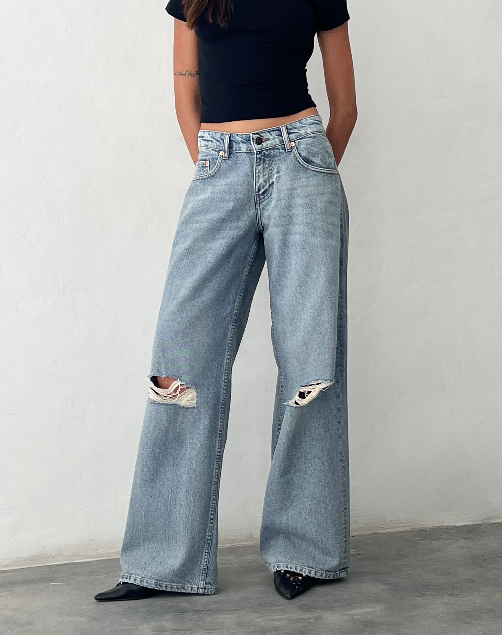 Relaxed Fit Distressed Jeans With Busted Knee