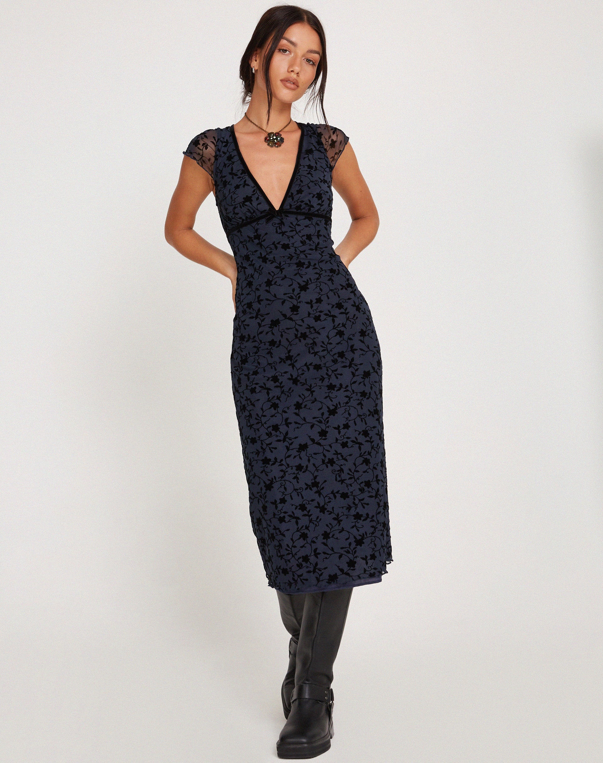 Motel vilinia flocked midi dress in Black Motel vilinia flocked midi dress in Black