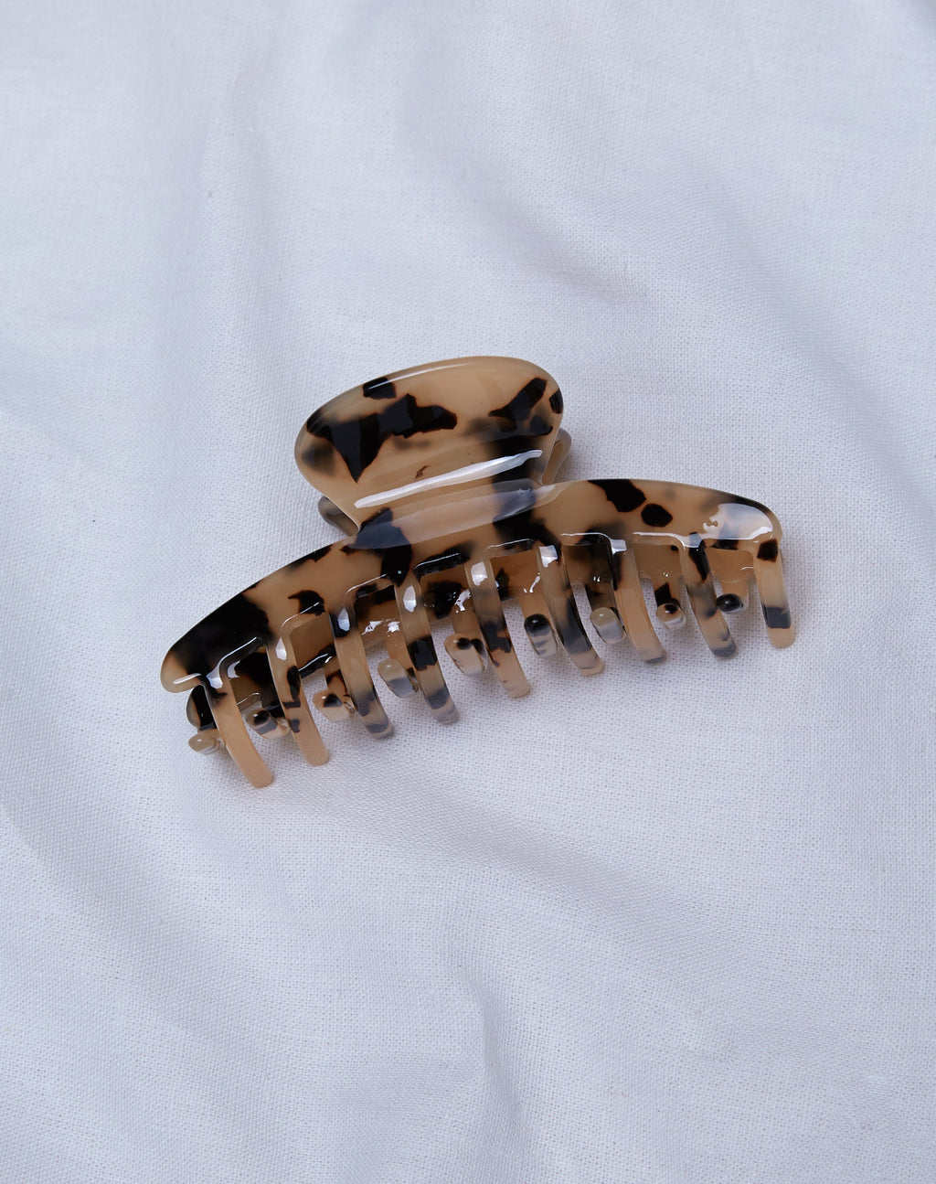 Chiye Hair Claw in Brown