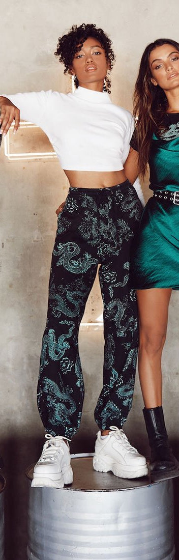 Basta Jogger en Flor de Dragón Negro y Menta