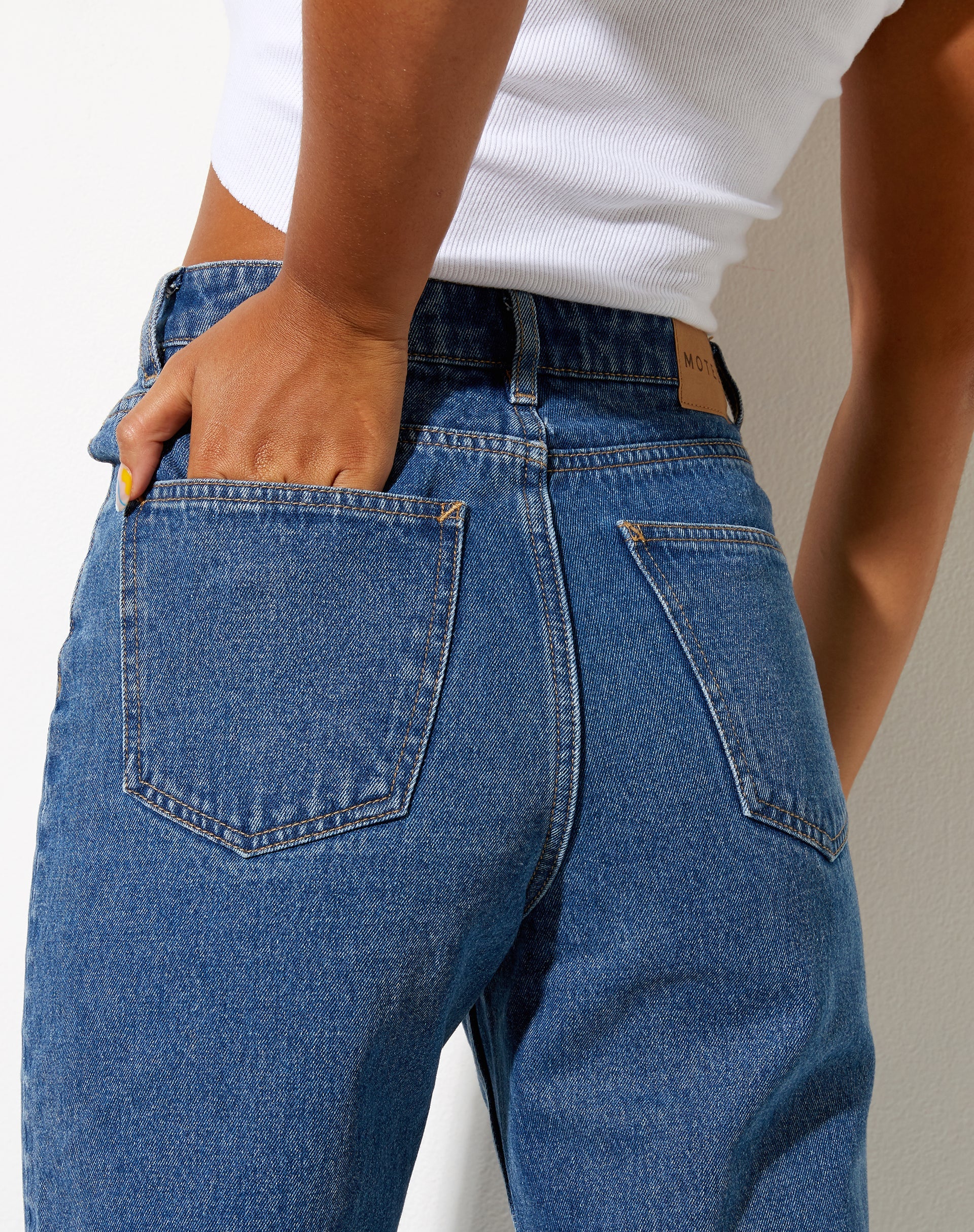 Image of Cut Out Straight Leg Jean in Mid Wash