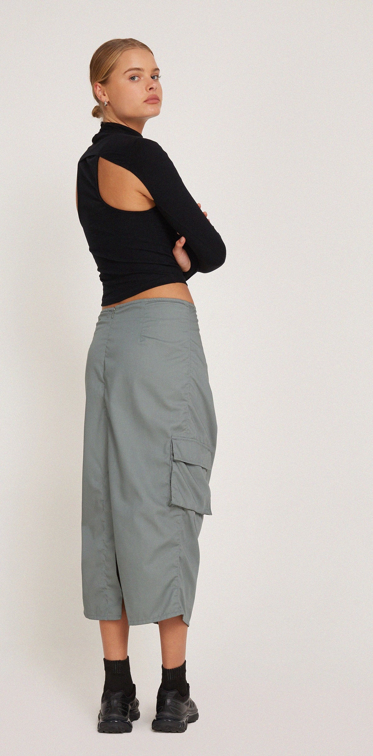 Enore Midi Skirt in Black