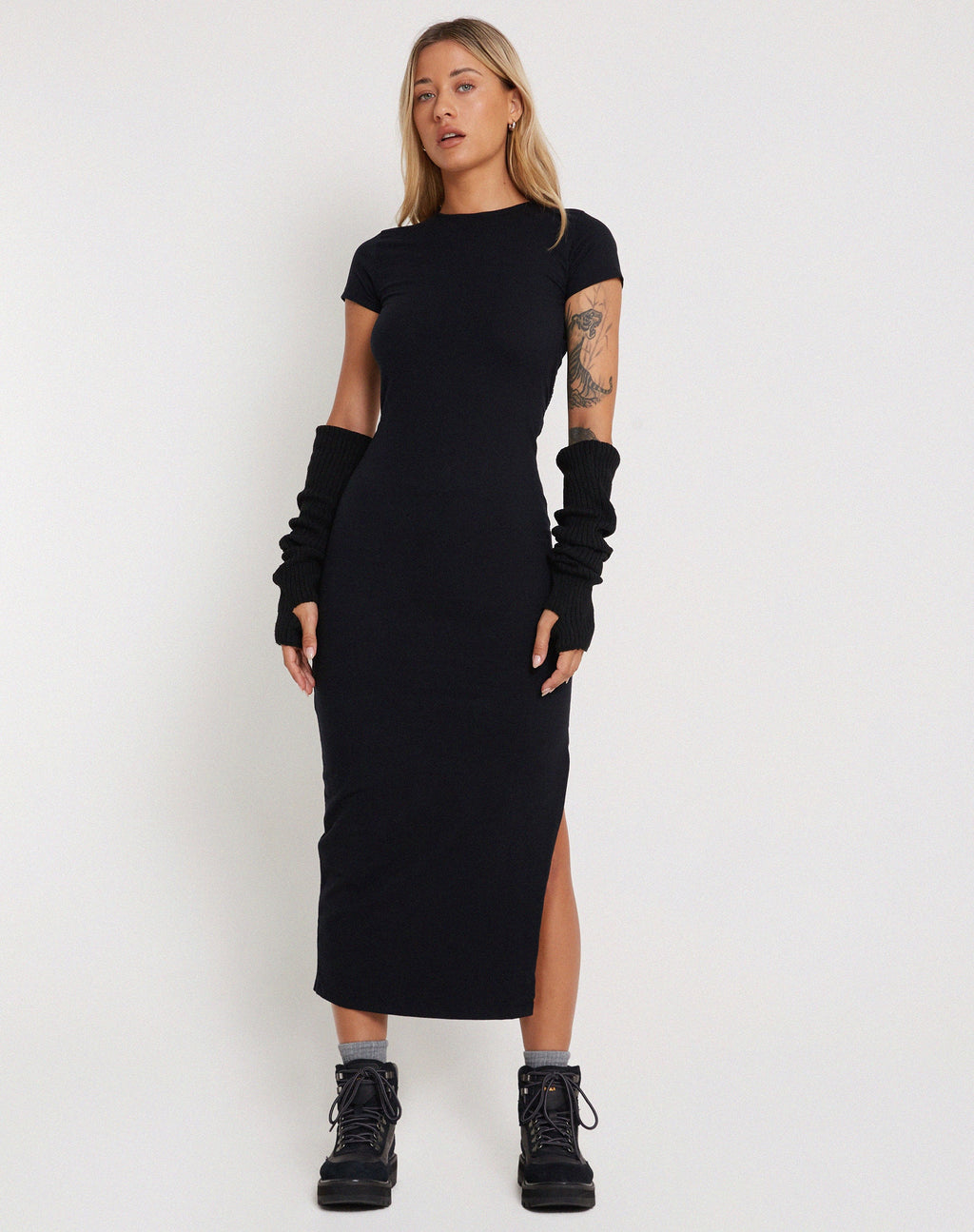 Kasor Short Sleeve Maxi Dress in Black