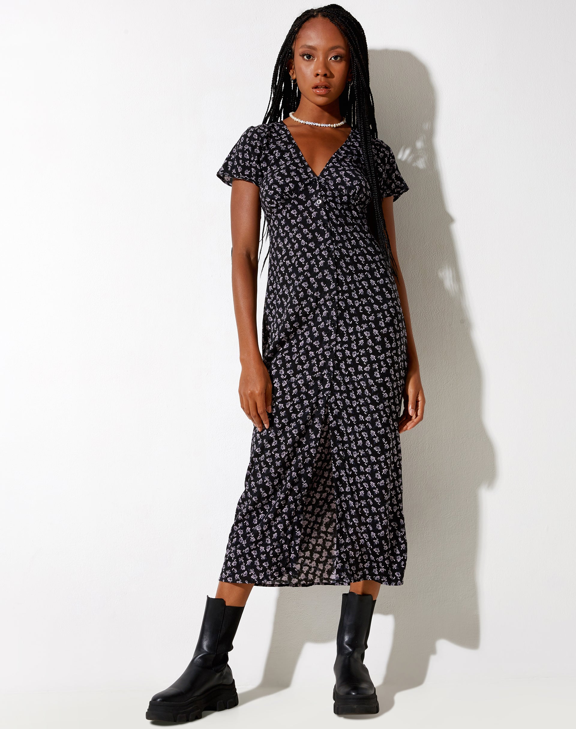 Short Sleeve Black Floral Print Midi Dress | Larin motelrocks-com-us Short Sleeve Black Floral Print Midi Dress | Larin motelrocks-com-us
