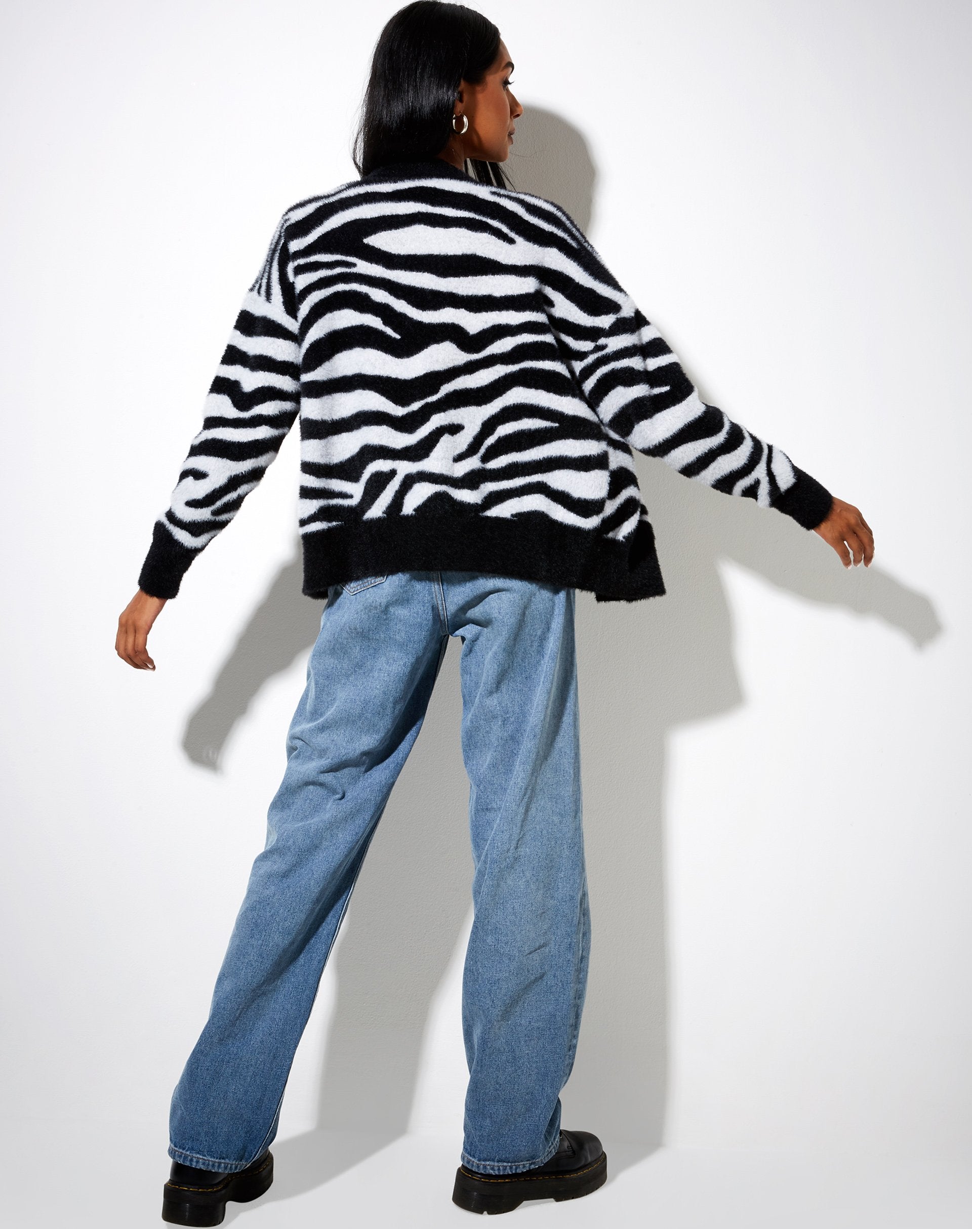 AMERI ZEBRAS EMBLOIDERED CARDIGAN